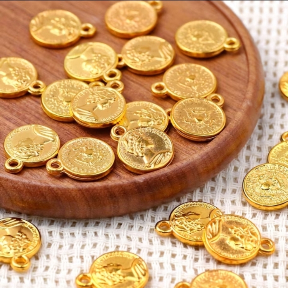💮3/$10💮 40 pcs Coin Charms